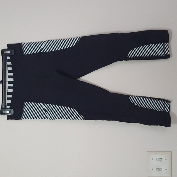 Lululemon Black Mint Green Mesh Crop - Picture 3 of 6